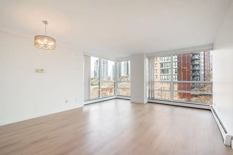 6D 139 DRAKE STREET - photo 4 of 36