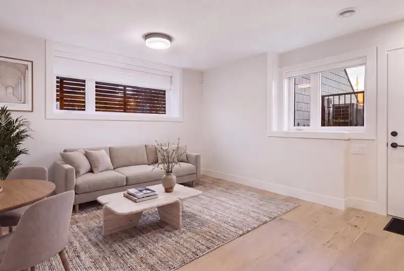 1 1933 TEMPLETON DRIVE - photo 2 of 15