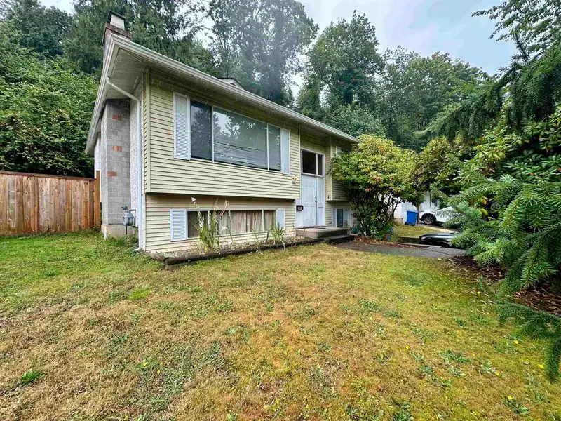 2464 CAMERON CRESCENT - photo 1 of 3