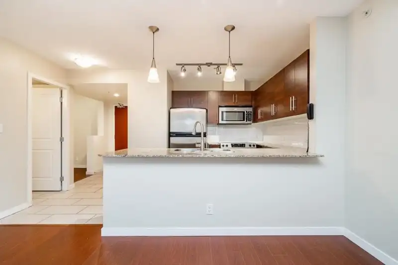 1307 814 ROYAL AVENUE - photo 3 of 9