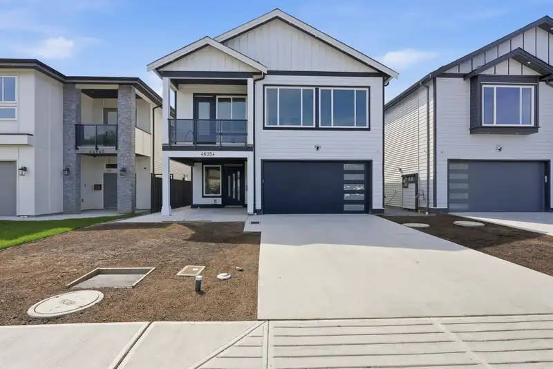 46054 SOUTHLANDS CRESCENT - photo 1 of 40