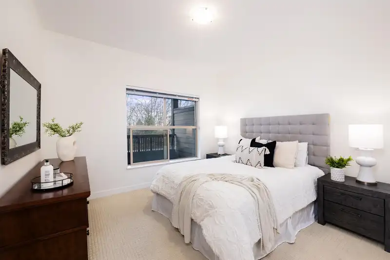 305 1468 ST. ANDREWS AVENUE - photo 1 of 25