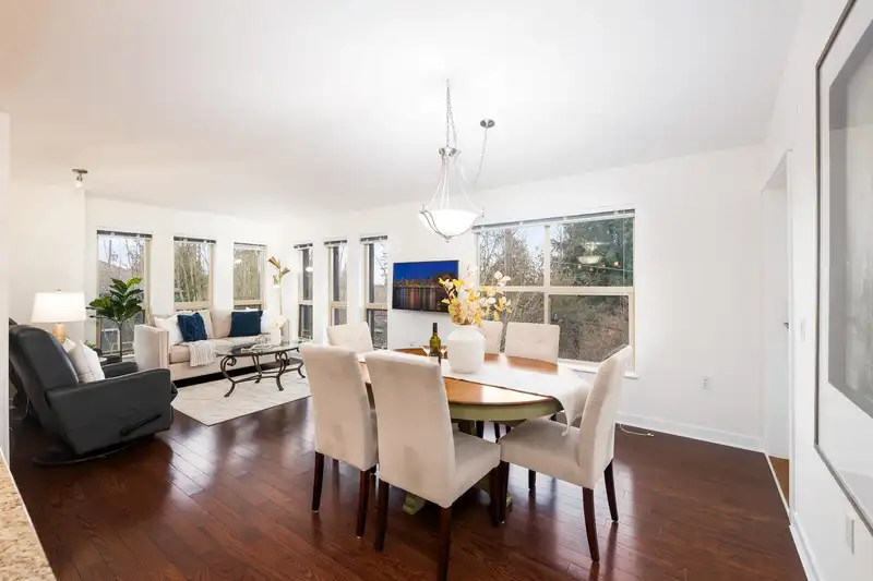 305 1468 ST. ANDREWS AVENUE - photo 4 of 25