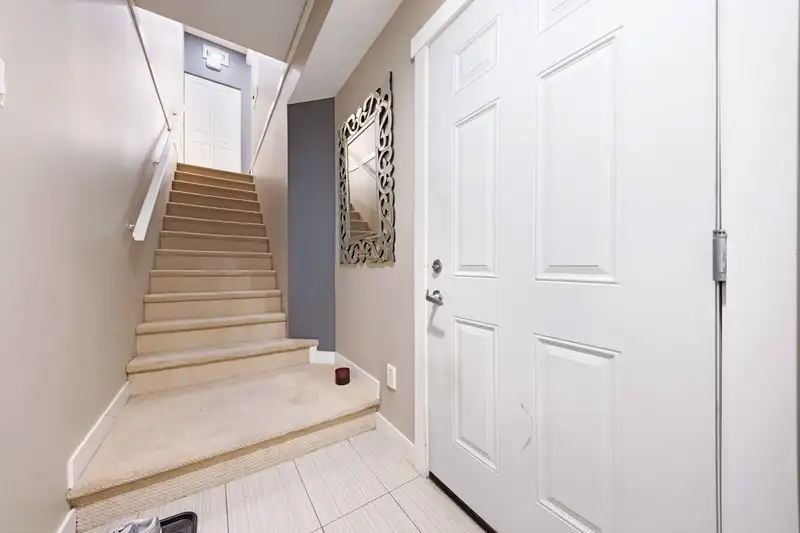 4 14377 60TH AVENUE - photo 2 of 32