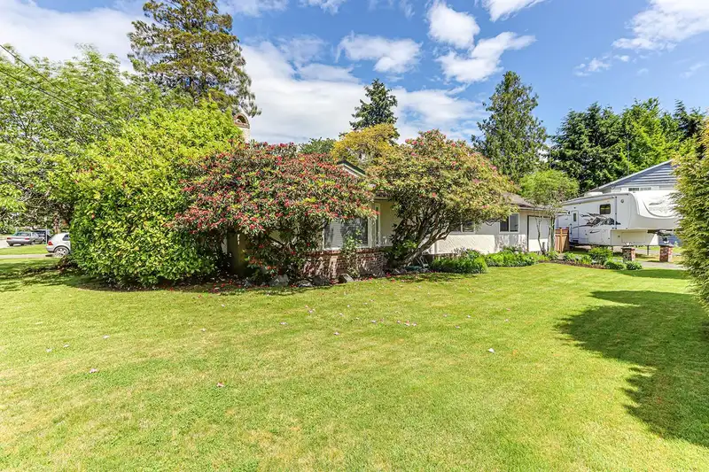 5590 44TH AVENUE - photo 3 of 34
