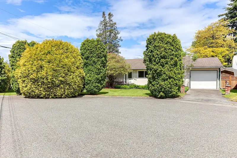 5590 44TH AVENUE - photo 4 of 34