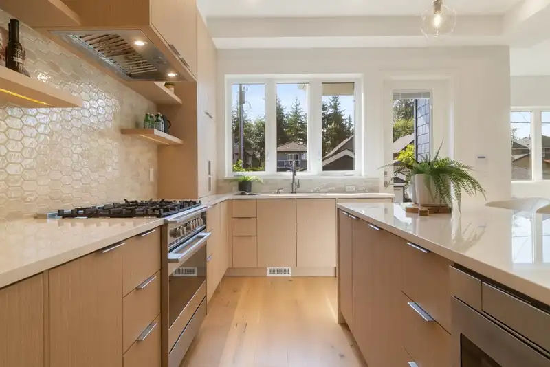 619 E 22ND STREET - photo 4 of 33