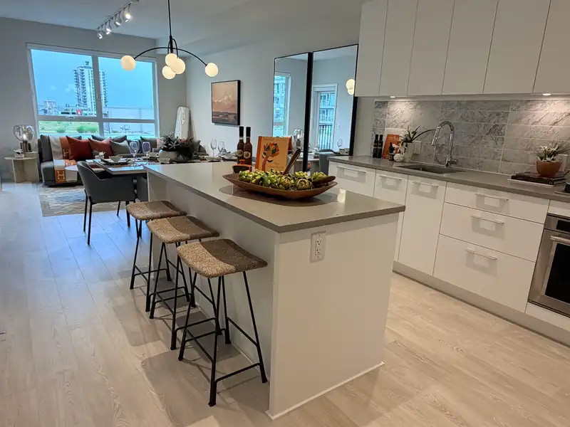 403 110 E 17TH STREET - photo 1 of 4