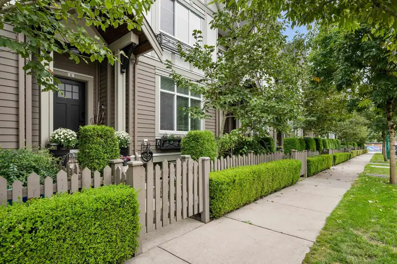 8 6588 195A STREET - photo 4 of 38