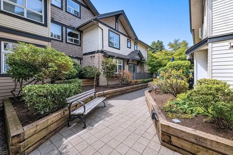 306 4468 ALBERT STREET - photo 3 of 21