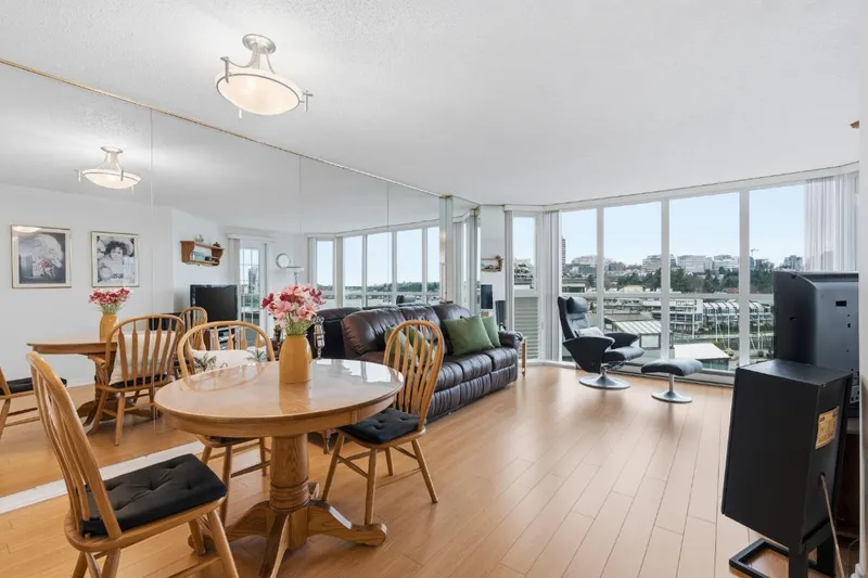 813 456 MOBERLY ROAD - photo 3 of 25