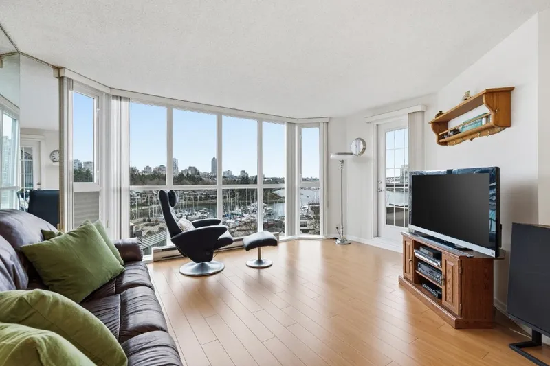 813 456 MOBERLY ROAD - photo 4 of 25