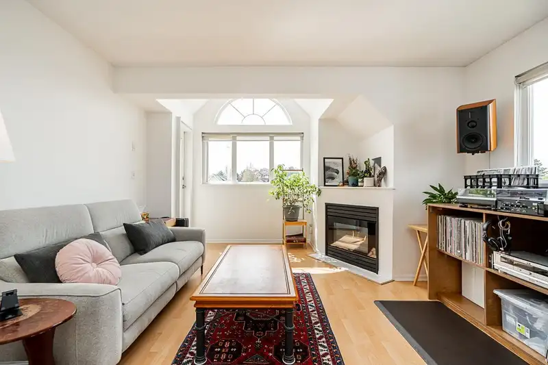 406 1623 E 2ND AVENUE - photo 3 of 28
