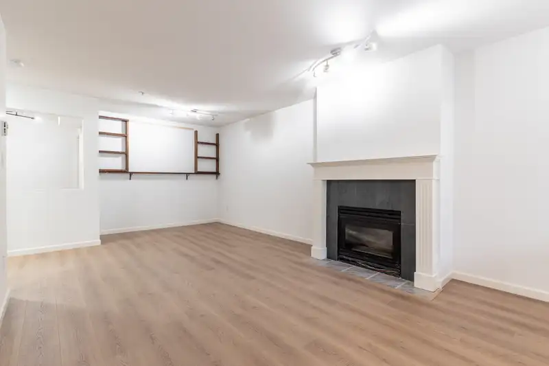 204 22351 ST ANNE AVENUE - photo 2 of 30