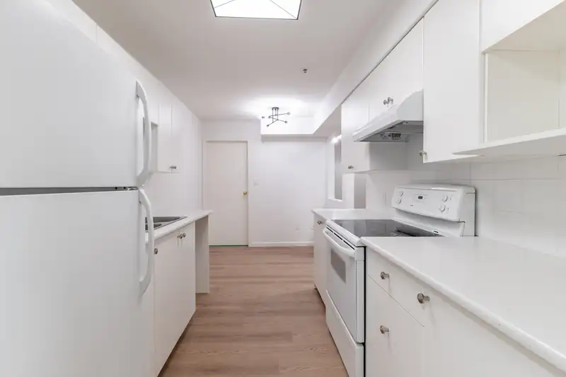 204 22351 ST ANNE AVENUE - photo 3 of 30