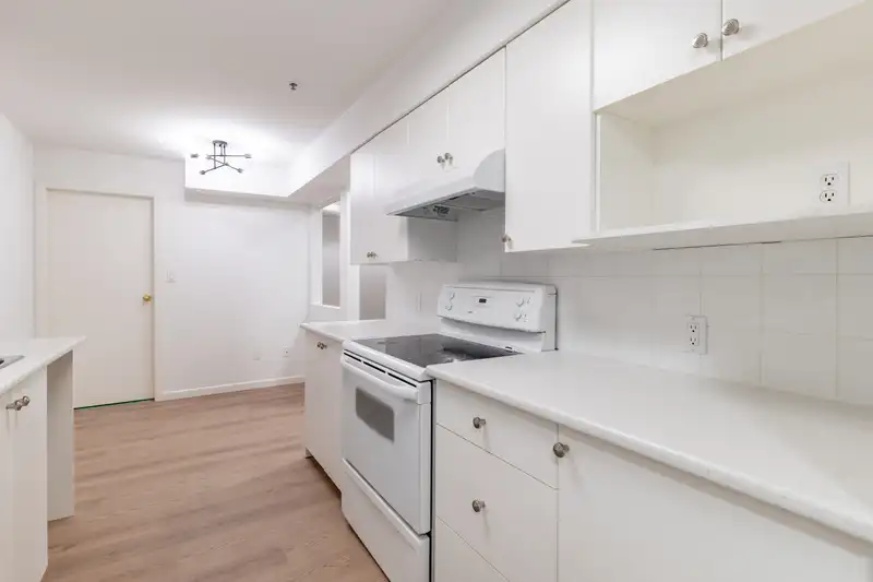 204 22351 ST ANNE AVENUE - photo 4 of 30