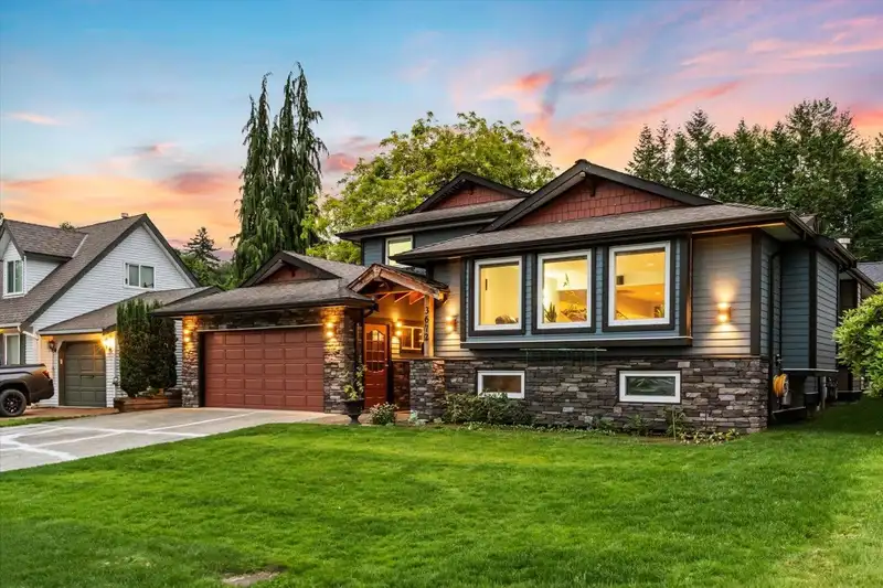 3672 BURNSIDE DRIVE - photo 3 of 40