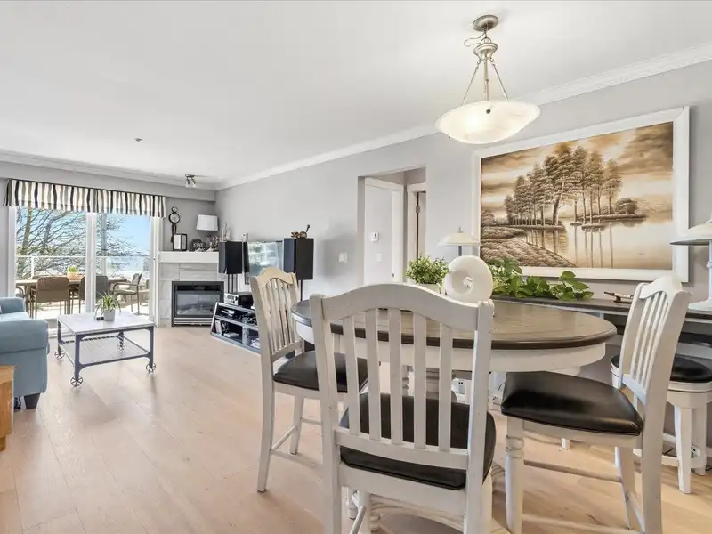 112 15621 MARINE DRIVE - photo 4 of 26
