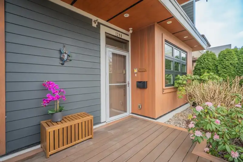 1240 E 27TH AVENUE - photo 4 of 32