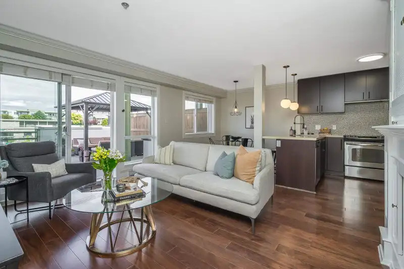 206 15775 CROYDON DRIVE - photo 4 of 40