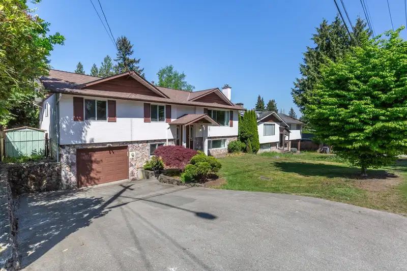 14769 110 AVENUE - photo 3 of 30