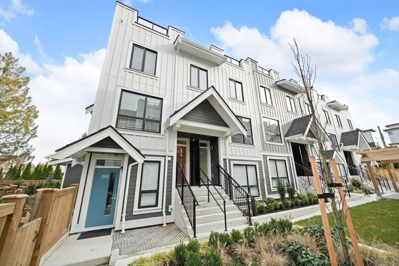 6 728 LEA AVENUE - photo 1 of 23