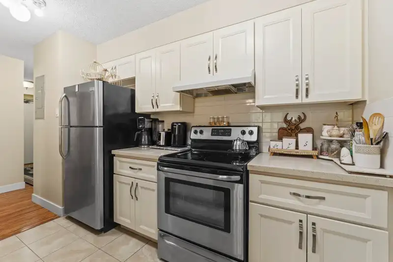 401 9521 CARDSTON COURT - photo 2 of 19