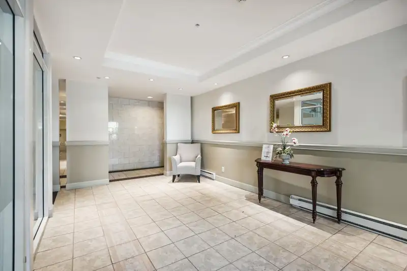 403 1928 NELSON STREET - photo 4 of 18