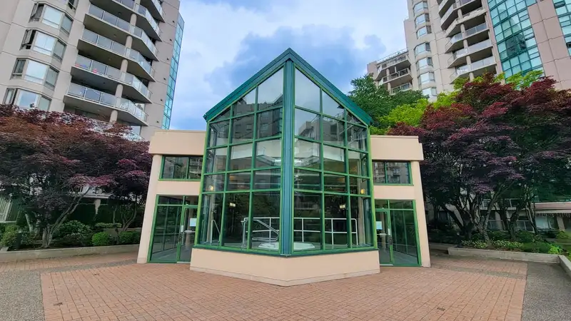 1701 1199 EASTWOOD STREET - photo 2 of 31