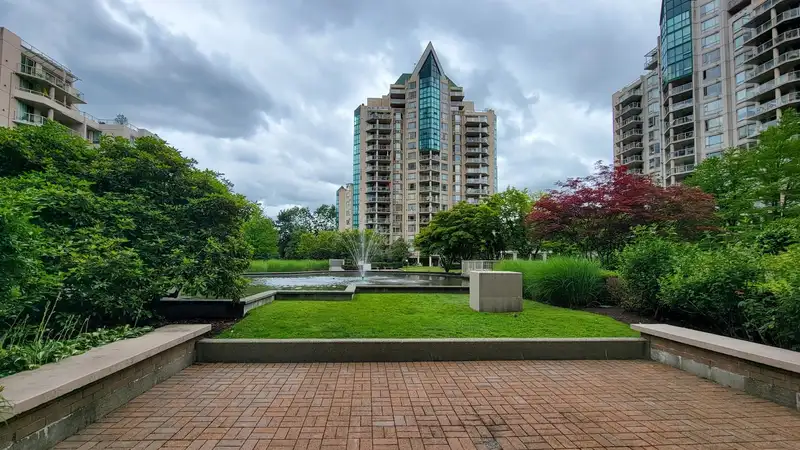 1701 1199 EASTWOOD STREET - photo 3 of 31