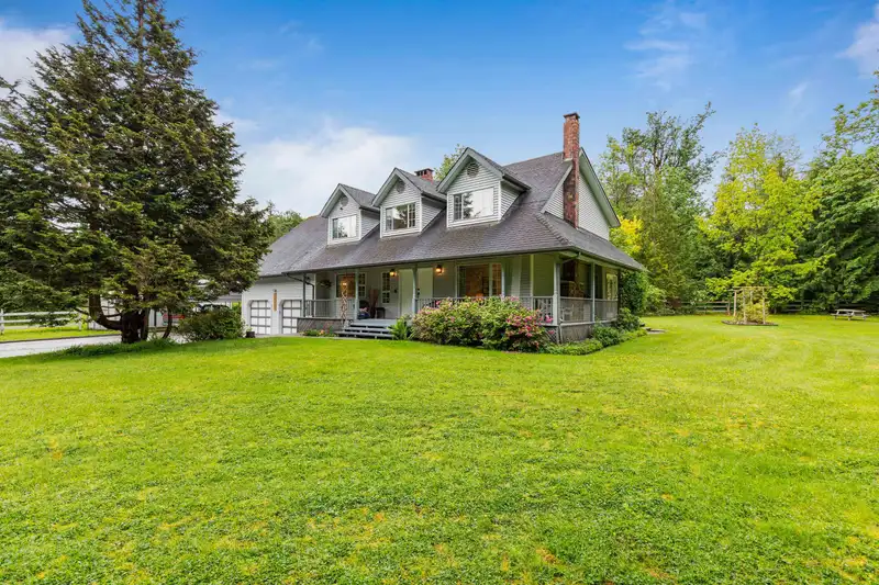 26229 TRETHEWEY CRESCENT - photo 1 of 40