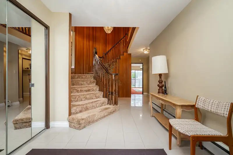 8241 BRYNLOR DRIVE - photo 4 of 38