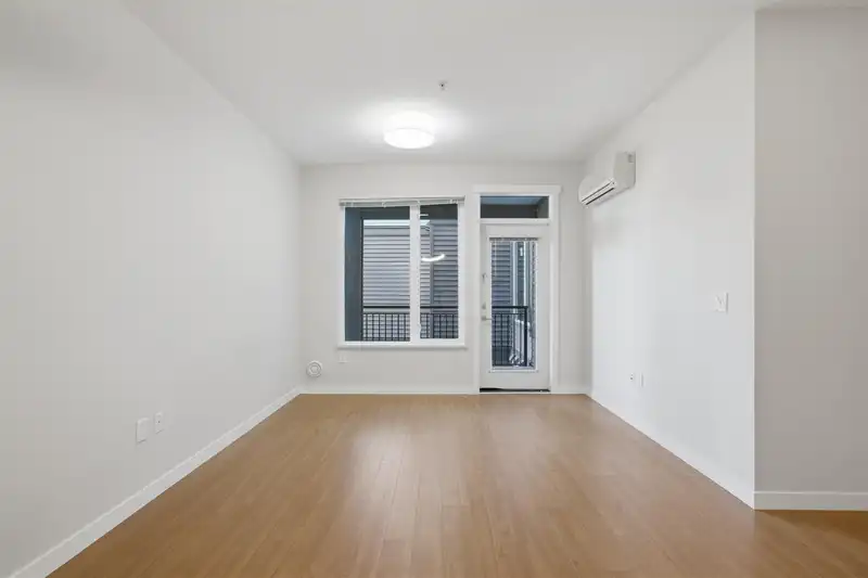217 9399 ODLIN ROAD - photo 3 of 36