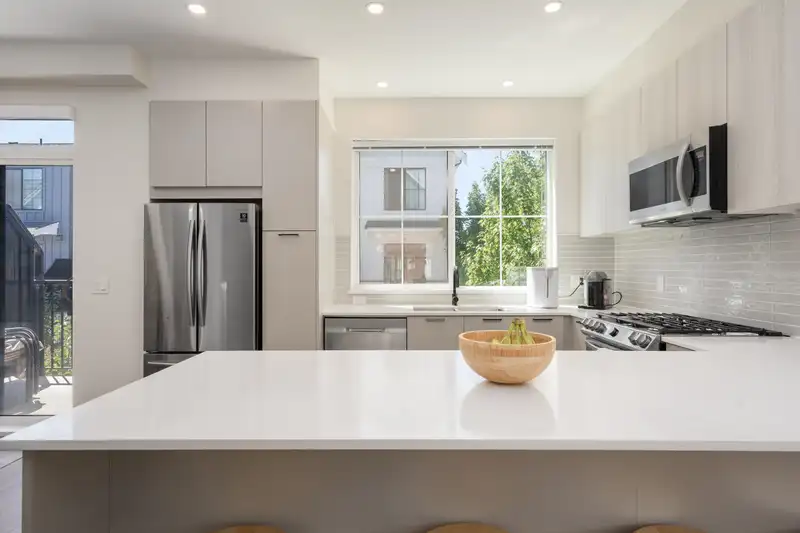 82 488 FURNESS STREET - photo 4 of 30
