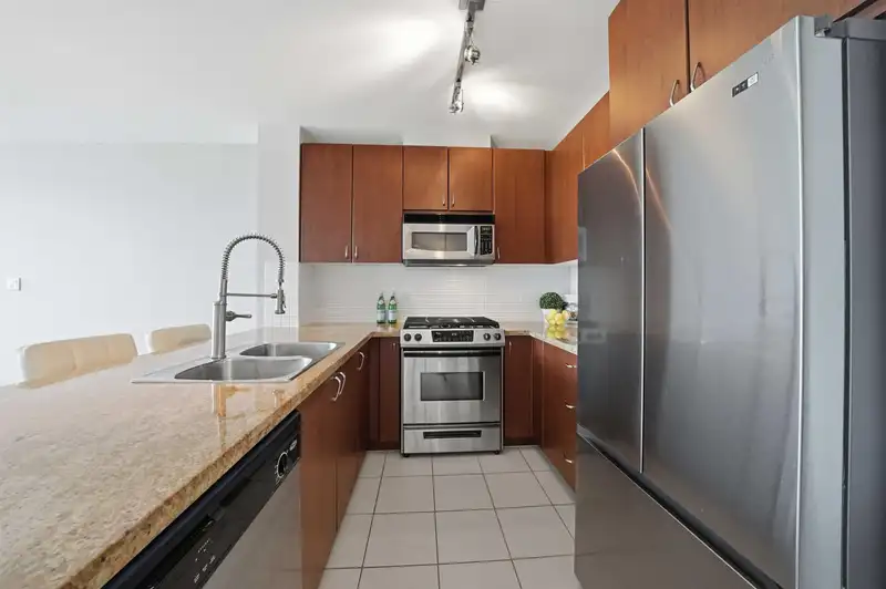 1107 9266 UNIVERSITY CRESCENT - photo 2 of 22