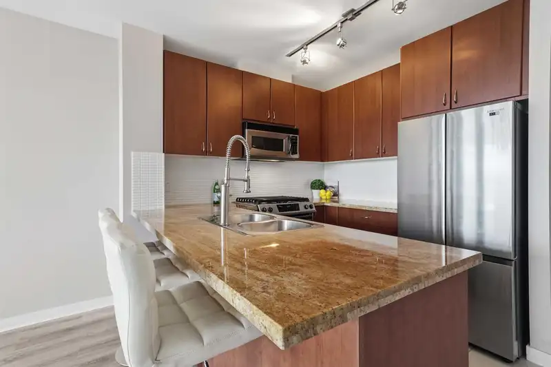 1107 9266 UNIVERSITY CRESCENT - photo 3 of 22