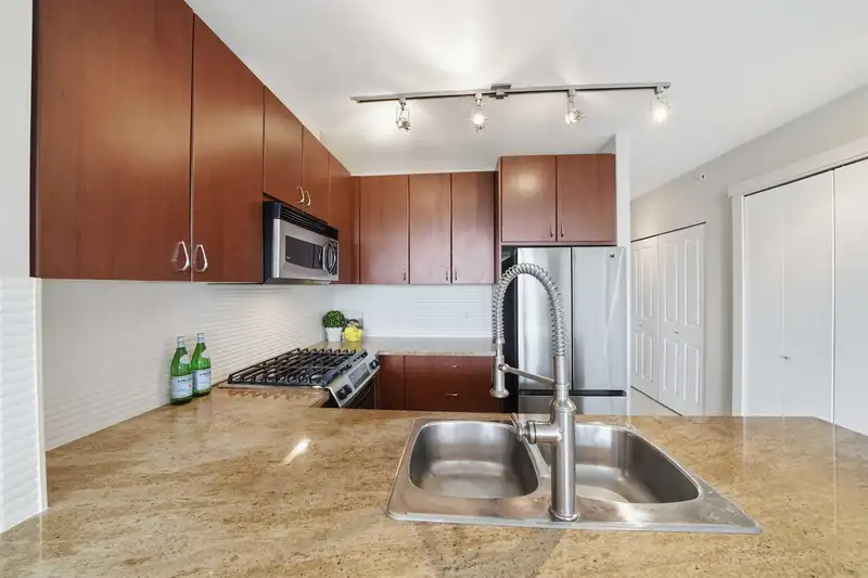 1107 9266 UNIVERSITY CRESCENT - photo 4 of 22