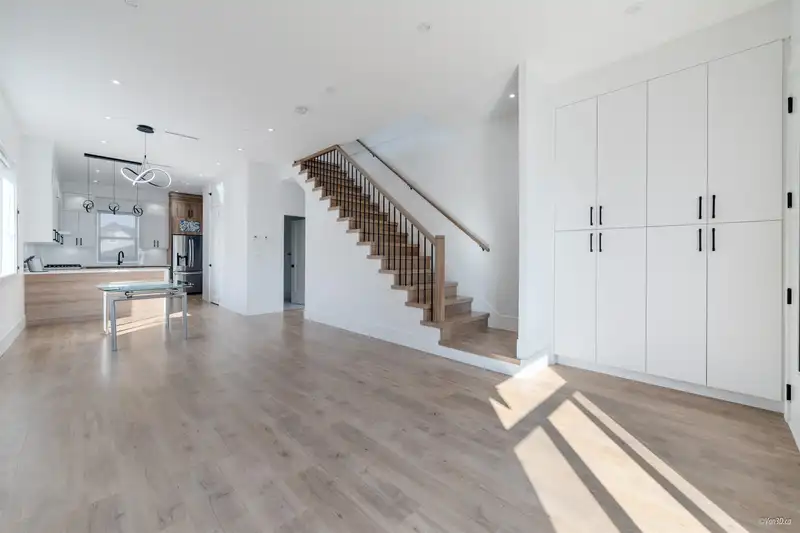 3041 E 54TH AVENUE - photo 2 of 34