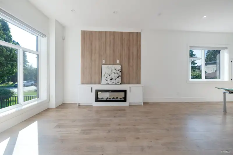 3041 E 54TH AVENUE - photo 3 of 34