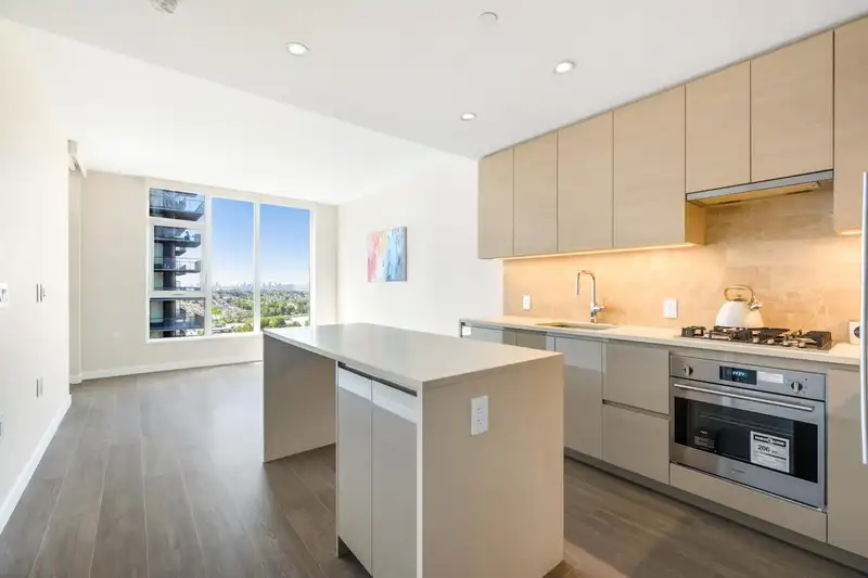 2804 4168 LOUGHEED HIGHWAY - photo 1 of 40