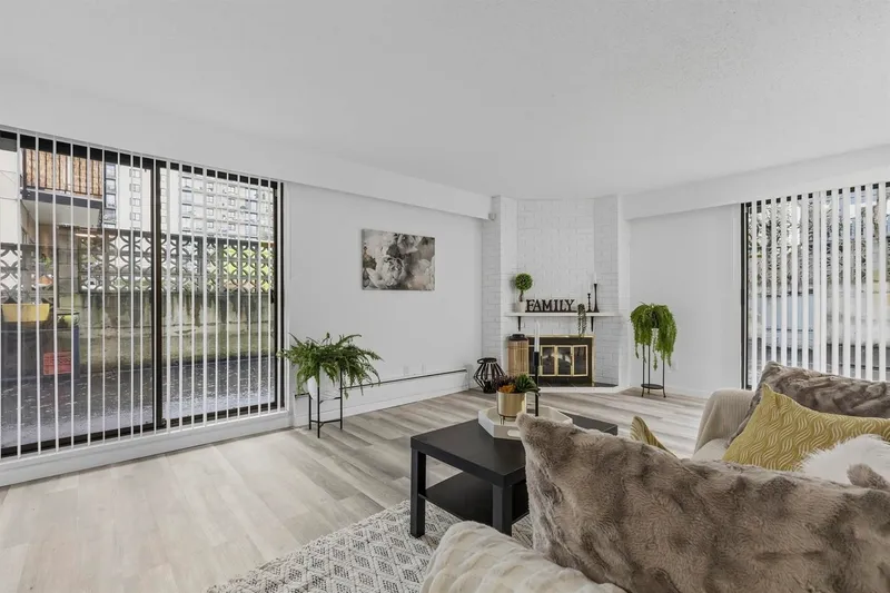 104 425 ASH STREET - photo 2 of 20