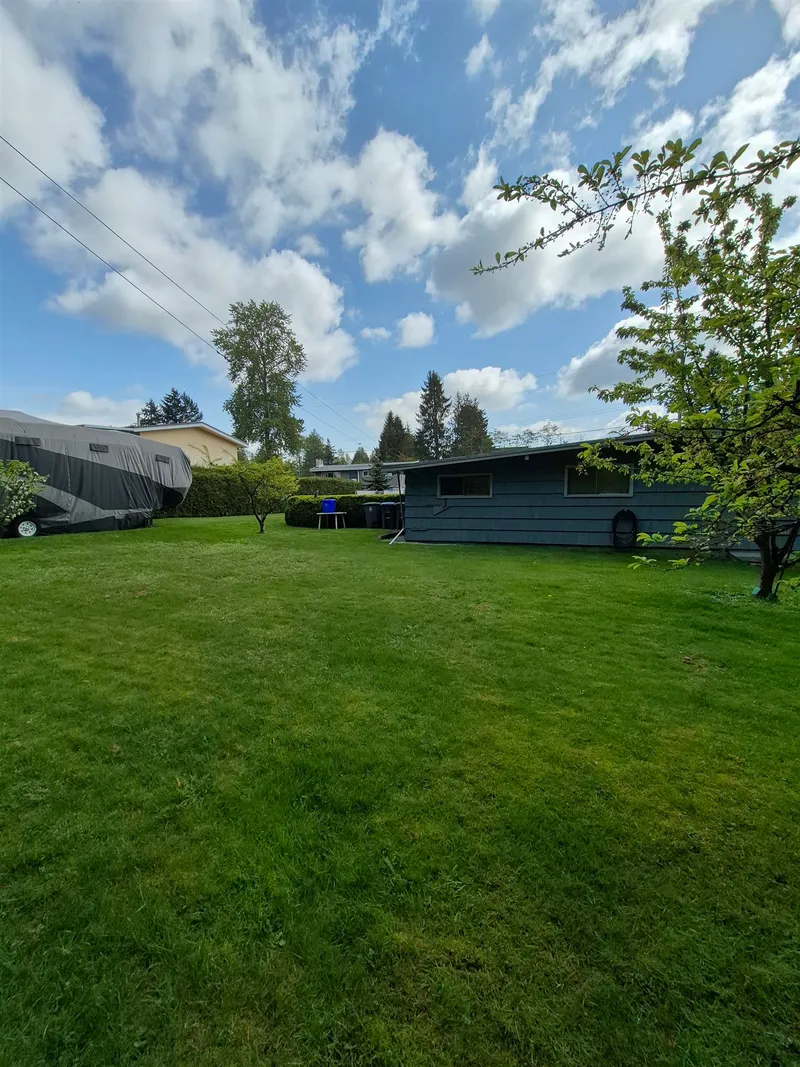 10587 138A STREET - photo 4 of 7