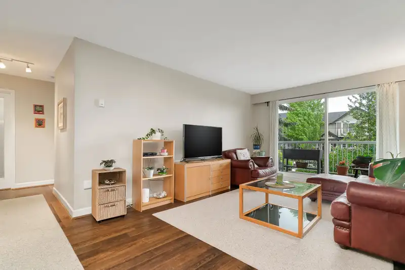208 371 ELLESMERE AVENUE - photo 1 of 22