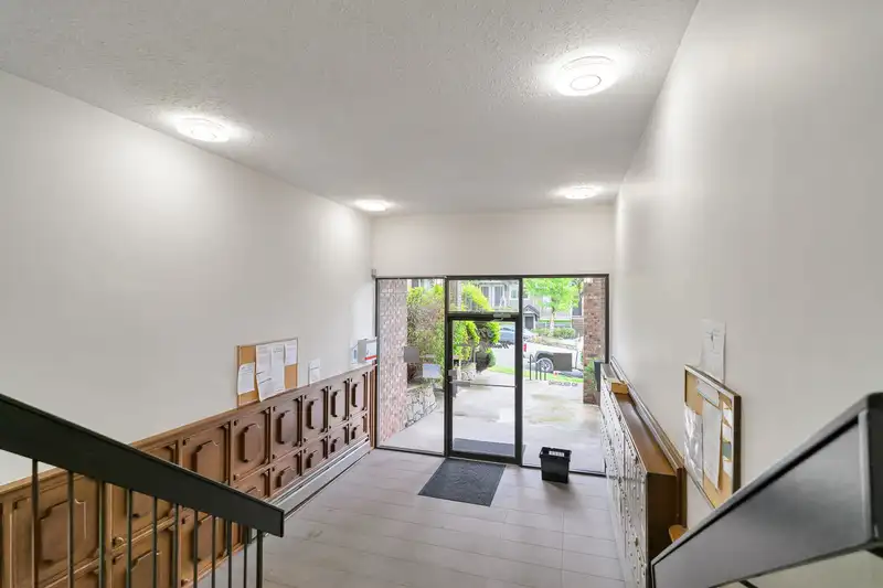 208 371 ELLESMERE AVENUE - photo 3 of 22