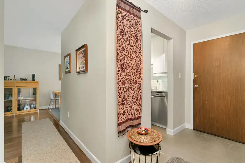 208 371 ELLESMERE AVENUE - photo 4 of 22