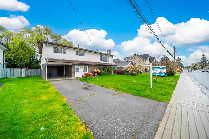 4933 44 AVENUE - photo 3 of 40