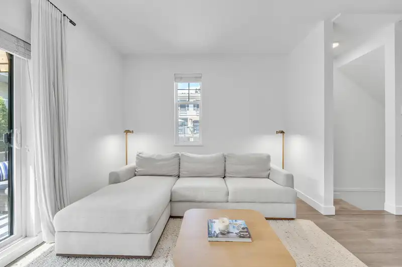 11 1818 HARBOUR STREET - photo 4 of 35