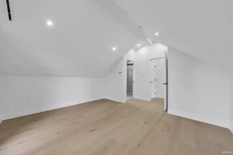 1 173 E 45TH AVENUE - photo 2 of 21
