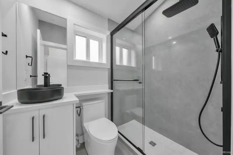 1 173 E 45TH AVENUE - photo 4 of 21