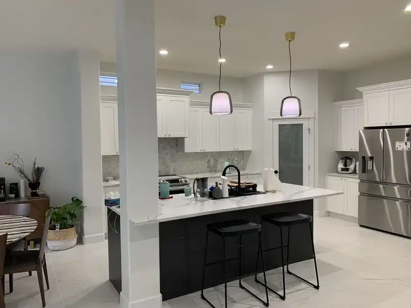 20193 68A AVENUE - photo 2 of 17